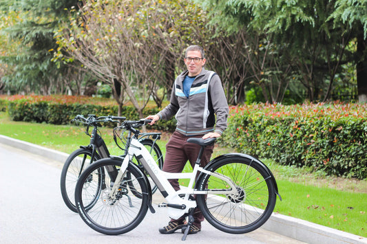 E-Bike vs Traditional Bike: Which is Right for Your Illinois Lifestyle?