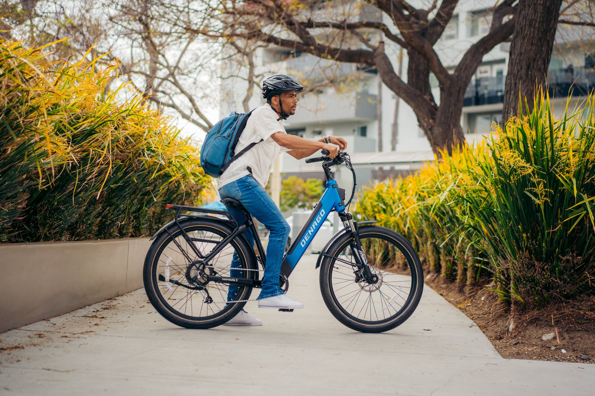 https://cdn.shopify.com/s/files/1/0623/7267/5835/files/Denago_Commute2_Step_Thru_Ebike_Commute_Shoot_1-240982.jpg?v=1762212450
