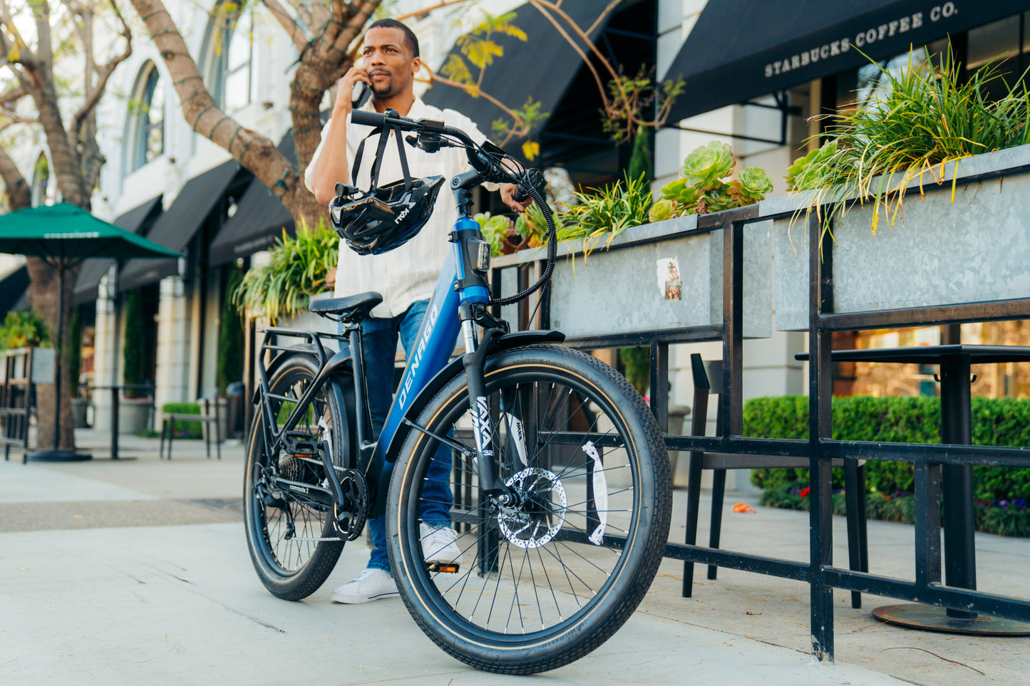 https://cdn.shopify.com/s/files/1/0623/7267/5835/files/Denago_Commute2_Step_Thru_Ebike_Commute_Shoot_2_4d7e1e5a-0e3e-4278-b9d4-381926429e1b.jpg?v=1734197800