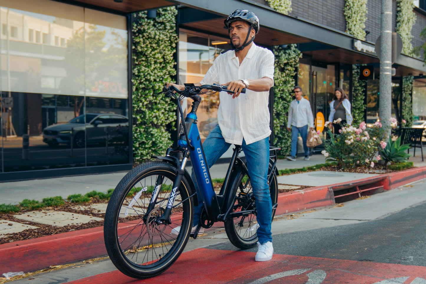 https://cdn.shopify.com/s/files/1/0623/7267/5835/files/Denago_Commute2_Step_Thru_Ebike_Commute_Shoot_3.jpg?v=1734197891